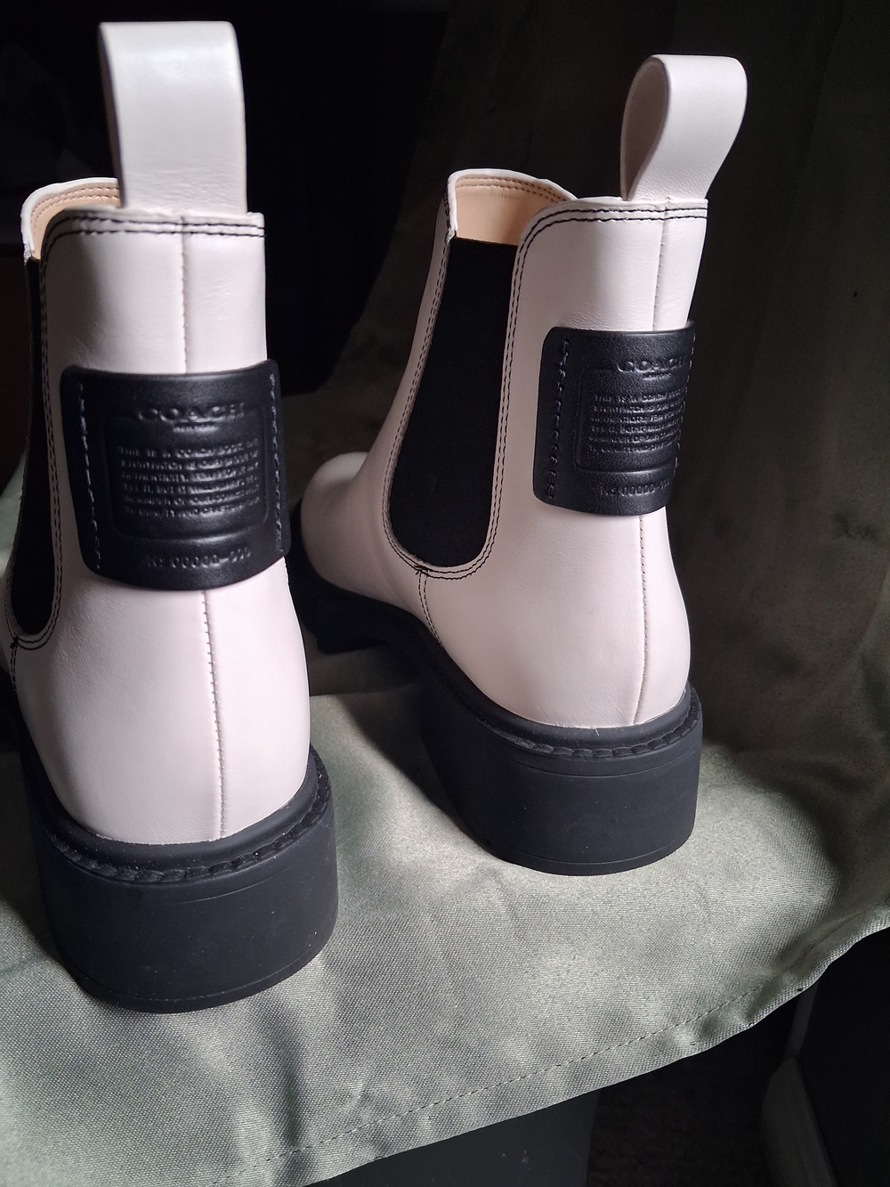 Coach PULL TAB N W/O T - Picture 2 of 5